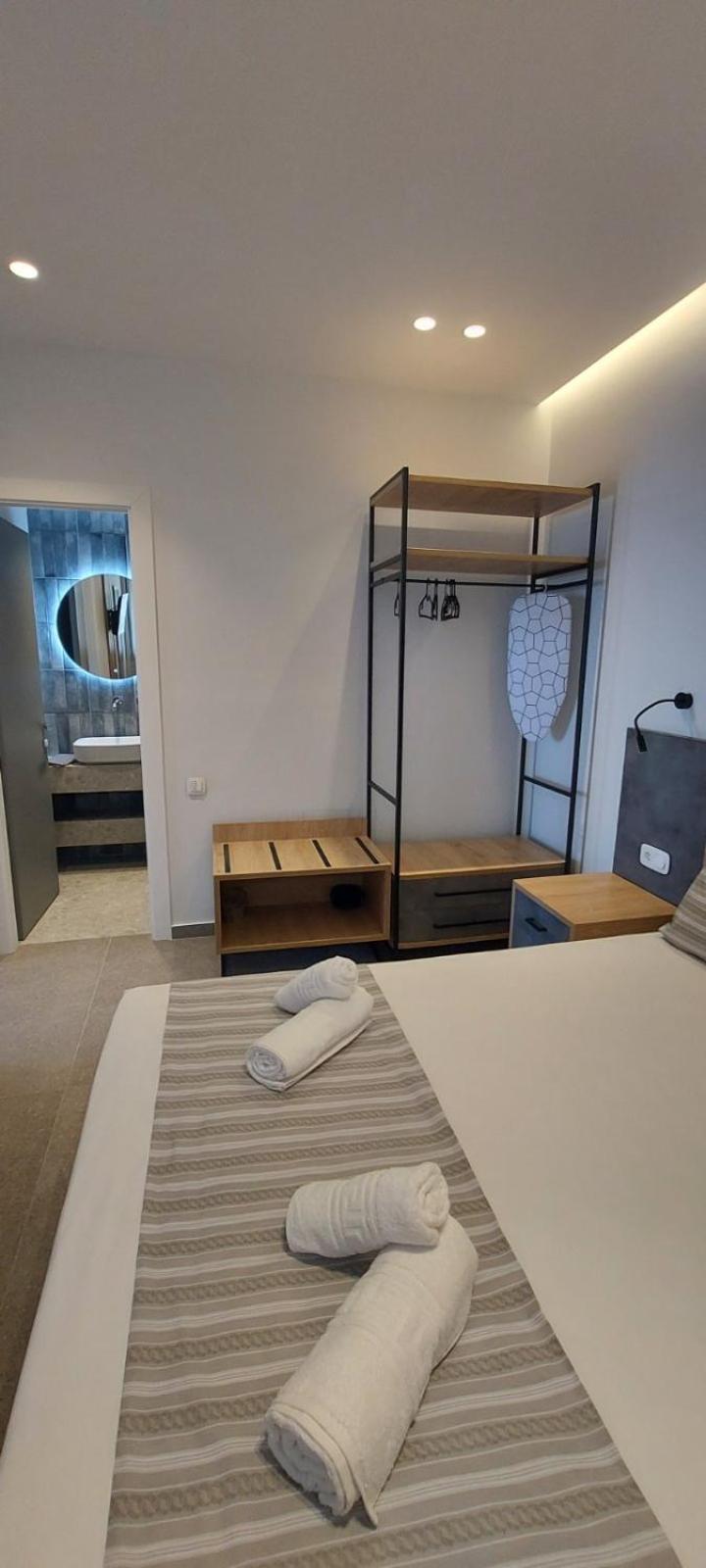 Enalia Luxury Living Leilighet Nikíti Eksteriør bilde