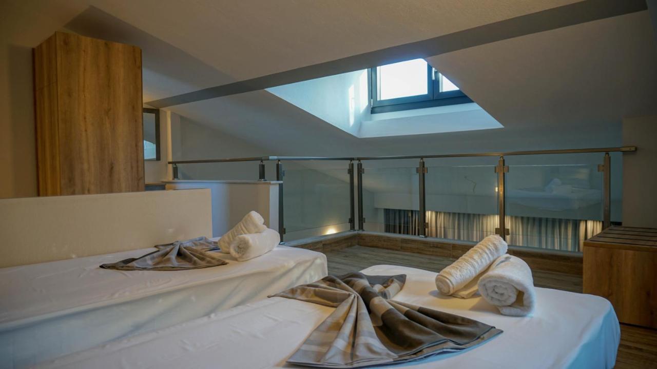Enalia Luxury Living Leilighet Nikíti Eksteriør bilde